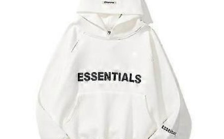 Essentials Hoodie: Minimalism Meets Modern Cool